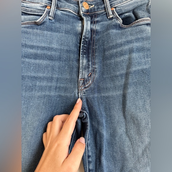 MOTHER The Stunner Zip Ankle Step Fray Jeans Size 26 - Picture 3 of 13